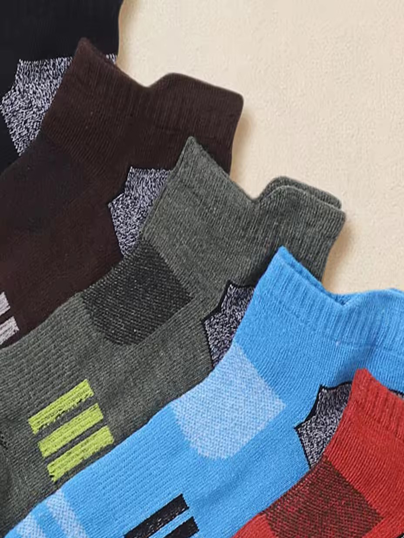 Men's Vibrant Multicolor Strip - Ankle Sock Low Cut ulasan dan harga